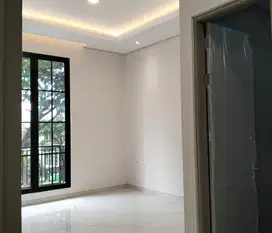 Lokasi Premium di Jalan Boulevard Rumah Citraland Mewah Split Level