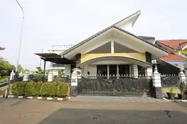 Rumah Cantik 2 Lantai Full Furnished di Tangerang Kota, Tangerang
