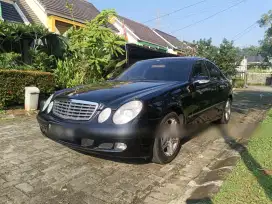 Mercedes-Benz E240 2004 Bensin
