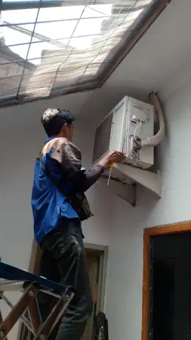 Panggilan jasa pemasangan AC ke rumah