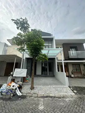 Rumah 2 Lantai, Bagus & Strategis, Moca Vrbana, Dian Istana, SBY