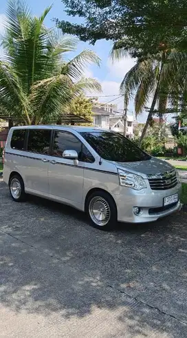 Toyota NAV1 2.0 G A/T 2013 sangat terawat