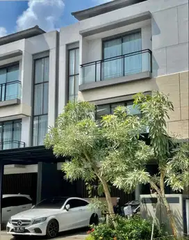 Rumah Rapih 3 Lantai Full Renov Semi Furnished Cluster Kimora The Zora
