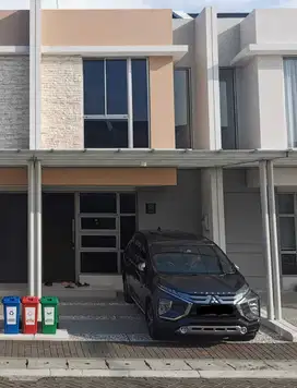 DISEWA RUMAH 2 LANTAI CLUSTER VIRGINIA LUAS 45 m2 PIK 2 JAKARTA