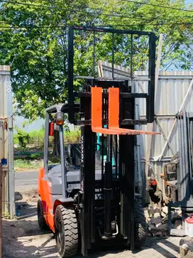 FORKLIFT BEKAS TOYOTA 8FD25 2,5 TON MAST TRILIFT BERGARANSI MESIN