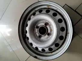 Velk kaleng ukuran r14 cuma 1 aja masih bagus dan layak
