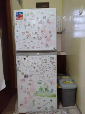 Kulkas Sharp dua pintu