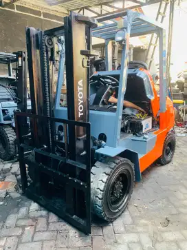 DIJUAL TOYOTA 3 TON MAST 3 METER STD TAHUN MUDA SIAP PAKAI