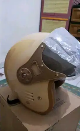 Helm pilot new tebel