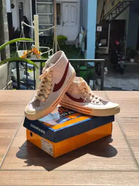Sepatu Compass Retrograde Hi White/Red