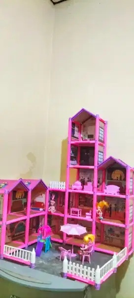 Mainan rumah barbie