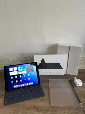 iPad Air 3 (Wifi + Cell) 64GB + Smart Keyboard Ex iBox