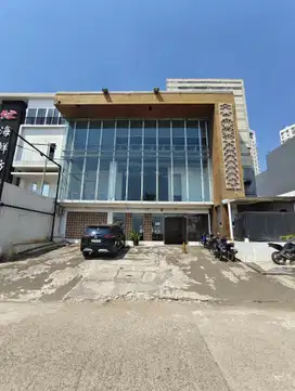 dijual gedung ex resto di pantai mutiara pluit