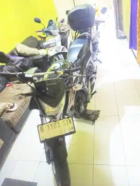 Honda cb 150R  tahun 2013 mulus alus