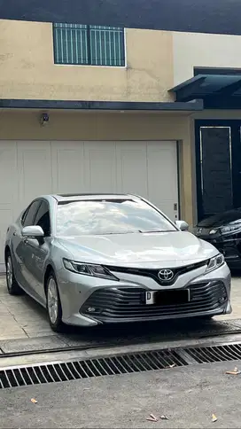 Toyota camry V 2019 silver