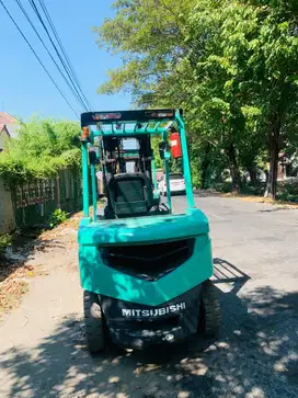 MITSUBISHI GRENDIA 3 TON MAST TRILIFT BERGARANSI LANGSUNG PEMILIK