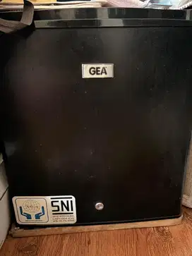 kulkas kecil GEA