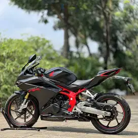 HONDA CBR250RR NON ABS HITAM 2018 KM 12K PAJAK PANJANG GASPOL