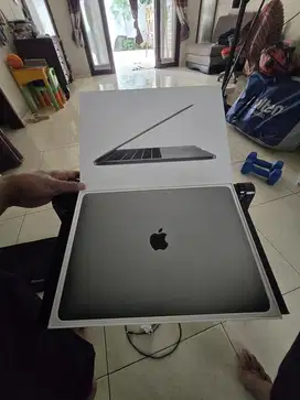 Jual Murah aja, Macbook Pro 13” quad core i7 16/250gb
