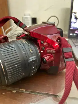 Kamera DSLR Nikon D5200 merah