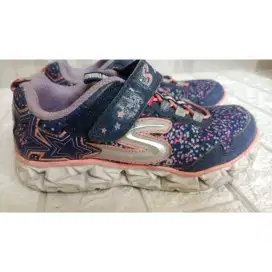 Sepatu skechers anak