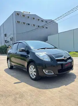 Toyota Yaris 1.5 E 2011 Automatic ( Hitam Metalik )