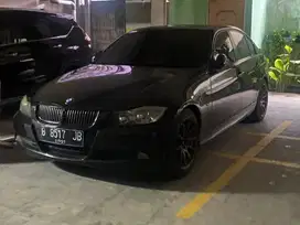BMW E90 325i Hitam Tahun 2006