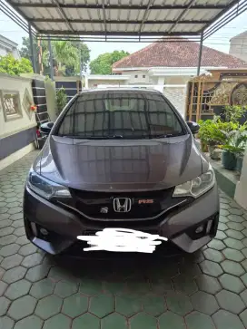 HONDA JAZZ TYPE RS WARNA ABU-ABU METALIC TAHUN 2014 1,5 MT PLAT BE