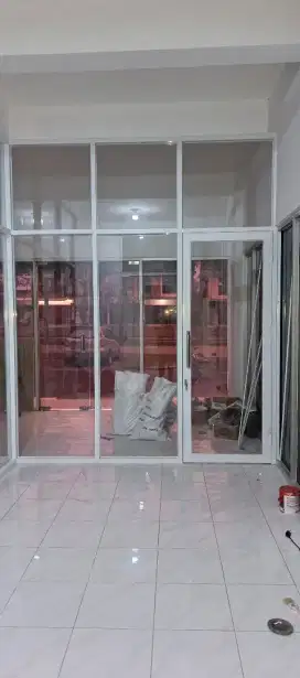 Partisi aluminium sekat kantor