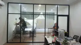Partisi aluminium sekat ruangan