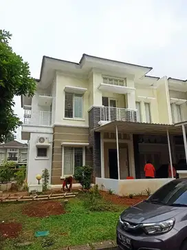Disewakan Rumah Hoek di Cluster Jade PHG Gading Serpong