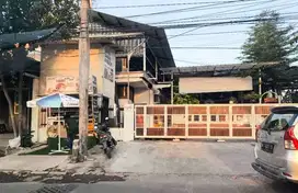 Disewakan Tempat Usaha Cocok Untuk Cafe atau Kantor di Ketintang