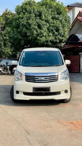 Toyota NAV1 G 2.0 Matic 2016 Putih Metalik