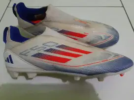Sepatu bola anak Adidas F50 League Laceless size 37⅓