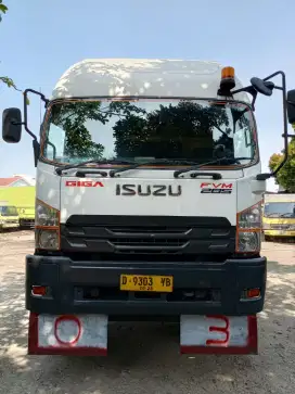 ISUZU GIGA FVM 285PS WINGBOX TRONTON 10RODA ORIGINALISTIMEWA SIAPKERJA