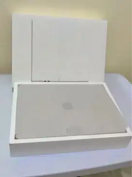 MacBook Air M3 15 inch 16/256GB fullset iBox garansi on