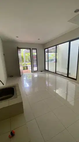Dijual Rumah Rapi 3 lantai di Whelford Greenwich BSD Tangerang