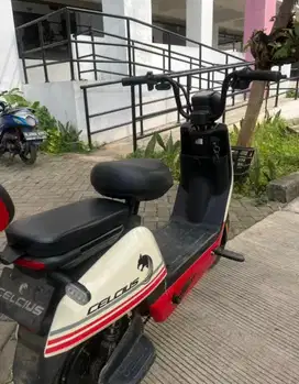 Sepeda listrik merek celcius