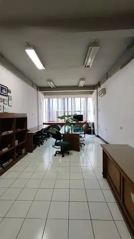 Ruko di Jl. Musi Jakarta Pusat, Lokasi di Pinggir Jalan, Siap Huni