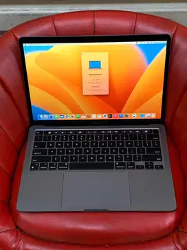 MacBook Pro 13” 2022 iBox M2 8gb 256gb Mulus Like New Fullset Ori