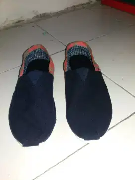Jual sepatu santai Merk 'Wakai' no: 40.
