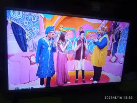 Tv led 32in LG. Gambar cakep jajem warna cerah suara oke. Analog.