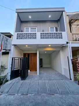 Dijual Rumah Modern Estetik 2 Lantai Dekat Kampus UPN Pakuwon Mall