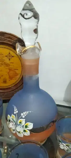 Gelas Dengan Teko Antik dan Unik