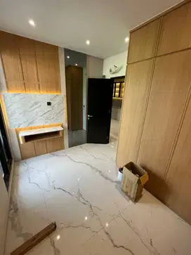 DIJUAL RUMAH BARU SEMI FURNISH KENJERAN INDAH BABATAN PANTAI