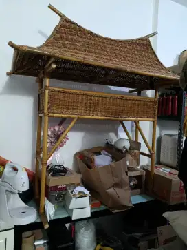 TEMPAT DISPLAY JUALAN