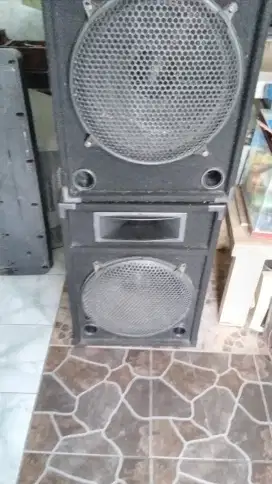 Dijual 1 Set Speaker 15 inchi Plus Amplifier Karaoke