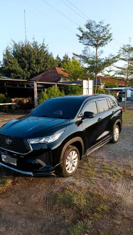 Innova Zenix V Hybrid 2025