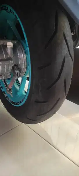 Ban bawaan Aerox ukuran 140/70-14