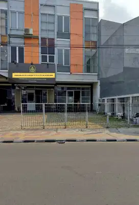 Ruko 3 lantai siap pakai di Ciputat